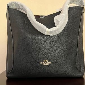 COACH Women's Polished Pebble Leather Hadley Hobo, Black/Gold🎁